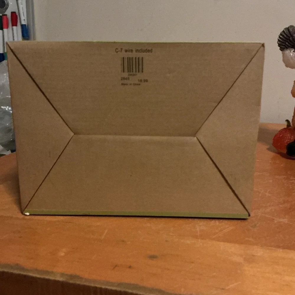 Retired Cracker Barrell Fall Harvest Thanksgiving Pilgrim Light Up, With Box‎